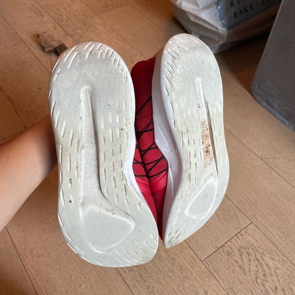 Nike Shoes - Picture 2 of 10